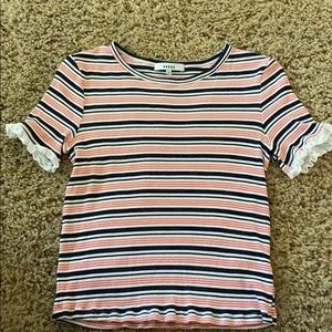 Cute fitted stripped tee with ruffle sleeves
